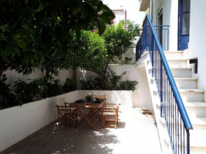 Spacious Family Garden Apartment